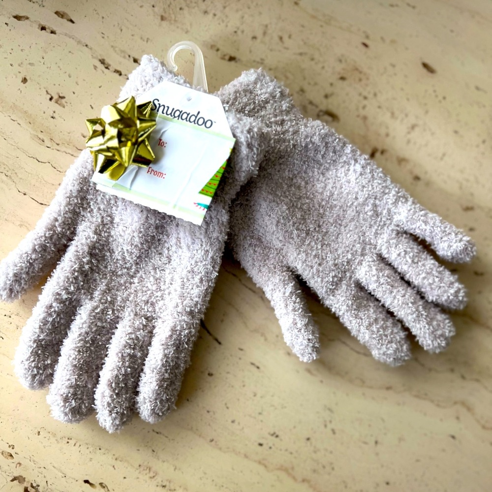 NWT Snugadoo Girls Fuzzy Gloves
